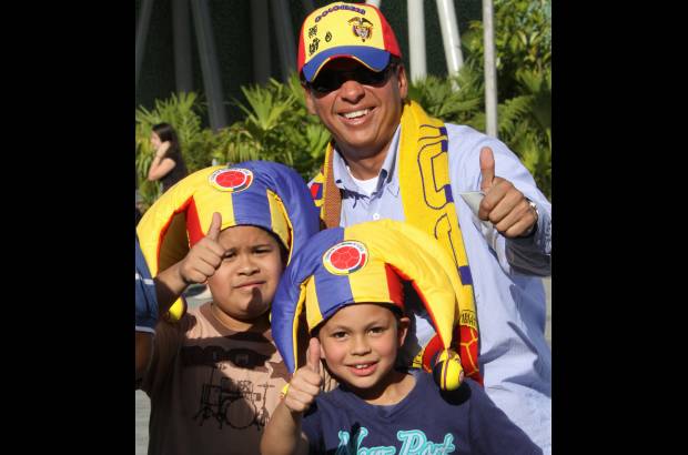Juan Antonio S&#225;nchez - La familia volvi&#243; al estadio Atanasio Girardot. Con camisetas de Colombia, padre e hijos vivieron el duelo entre Argentina y Egipto.