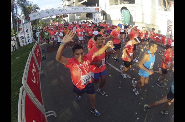 Esteban Jaramillo y Sebastián Salazar - Más de 10 mil competidores se dieron cita en esta histórica cita deportiva que se corría en las modalidades de 5, 10, 21 y 42 kilómetros.