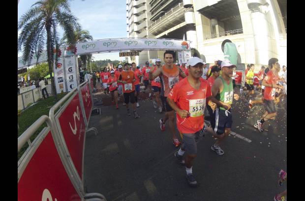 Esteban Jaramillo y Sebastián Salazar - Más de 10 mil competidores se dieron cita en esta histórica cita deportiva que se corría en las modalidades de 5, 10, 21 y 42 kilómetros.