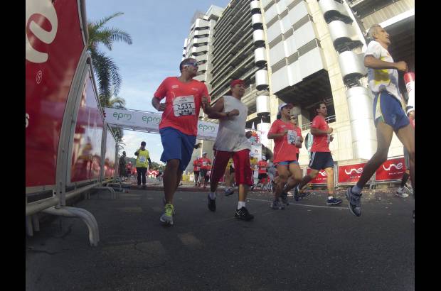 Esteban Jaramillo y Sebastián Salazar - Más de 10 mil competidores se dieron cita en esta histórica cita deportiva que se corría en las modalidades de 5, 10, 21 y 42 kilómetros.