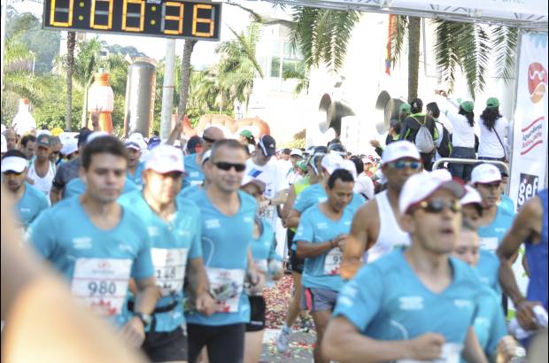 Esteban Jaramillo y Sebastián Salazar - Más de 10 mil competidores se dieron cita en esta histórica cita deportiva que se corría en las modalidades de 5, 10, 21 y 42 kilómetros.