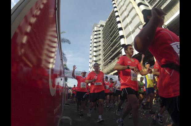 Esteban Jaramillo y Sebastián Salazar - Más de 10 mil competidores se dieron cita en esta histórica cita deportiva que se corría en las modalidades de 5, 10, 21 y 42 kilómetros.