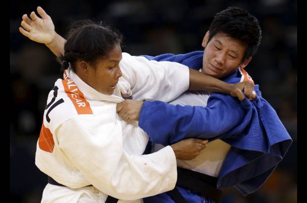 Foto Reuters - La china Chen Fei no encontr&#243; la forma de controlar a la colombiana en el combate.