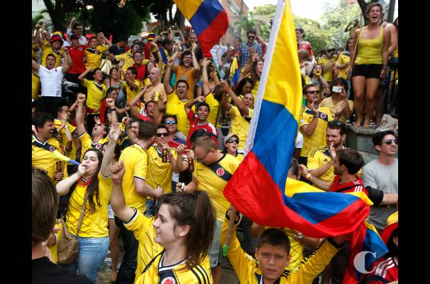JULIO C&#201;SAR HERRERA - En Medell&#237;n, la fiesta por el triunfo de Colombia en el debut del Mundial de Brasil-2014, no fue inferior a lo vivido en el mism&#237;simo estadio Mineirao de Belo Horizonte. En el Parque Lleras, Plaza Mayor y La Mota el triunfo de la tricolor se vivi&#243; con mucha euforia.