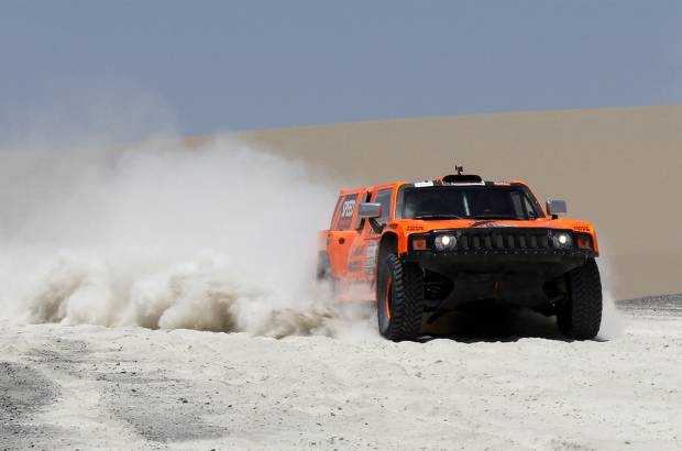 Reuters - El noruego Pal Anders Ullevalseter (KTM) ganó la última etapa en motos y el estadounidense Robby Gordon (Hummer) hizo lo mismo en autos.