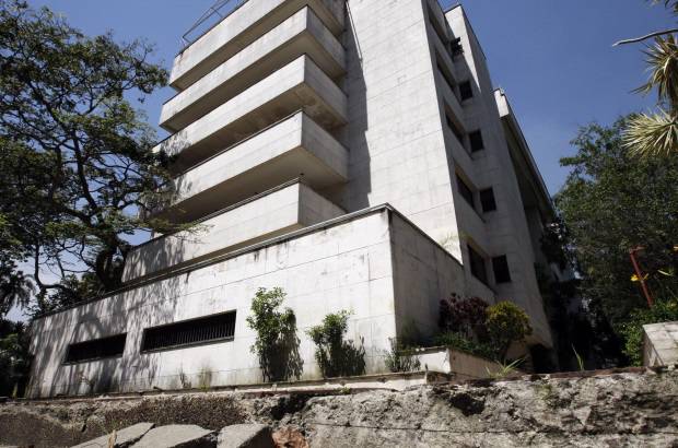 FOTO ARCHIVO EL COLOMBIANO - Entre las excentricidades del extinto capo est&#225; la construcci&#243;n de un edificio de ocho pisos llamado M&#243;naco, en el barrio El Poblado, uno se los sectores m&#225;s exclusivos de la ciudad de Medell&#237;n. En &#233;l habitaba parte de su familia y que sufri&#243; un fuerte atentado con carro bomba por parte del Cartel de Cali, con quien mantuvo una sangrienta guerra.