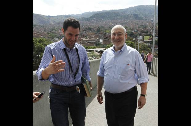 Donaldo Zuluaga - Joseph Stiglitz, el premio Nobel de economía estuvo en el Foro Urbano Mundial y aprovechó para recorrer Medellín.