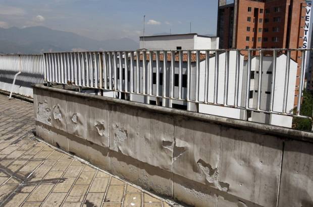 FOTO ARCHIVO EL COLOMBIANO - Entre las excentricidades del extinto capo est&#225; la construcci&#243;n de un edificio de ocho pisos llamado M&#243;naco, en el barrio El Poblado, uno se los sectores m&#225;s exclusivos de la ciudad de Medell&#237;n. En &#233;l habitaba parte de su familia y que sufri&#243; un fuerte atentado con carro bomba por parte del Cartel de Cali, con quien mantuvo una sangrienta guerra.