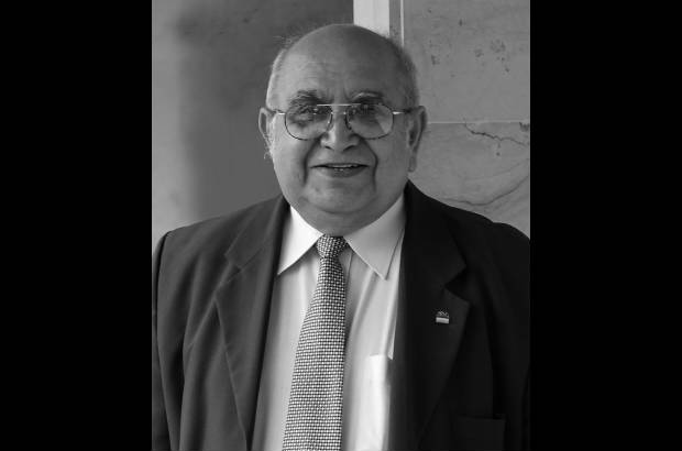 Julio Betancur C. - Periodista y columnista - &quot;El mejor recuerdo que me queda de EL COLOMBIANO es haber podido estar all&#237; con una columna durante 16 a&#241;os continuos, de lunes a s&#225;bado. Y los lunes hac&#237;amos una secci&#243;n adicional dedicada solo a los personajes, lo cual nos permiti&#243; presentar por muchos a&#241;os a un grupo de seres excepcionales&quot;.