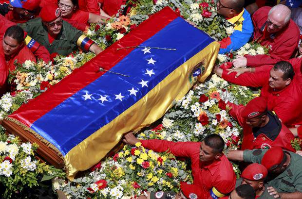 AP - Miles de venezolanos se tomaron las calles de Caracas para dar su &#250;ltimo adi&#243;s al presidente Hugo Ch&#225;vez.