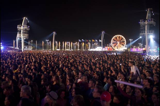 AP - Con su inauguración, Río de Janeiro puede presumir de haber celebrado ya cuatro ediciones del famoso festival, considerado el más grande del mundo.