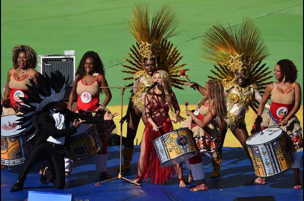 AFP - Los rumores sobre el segundo embarazo de Shakira siguen circulando por redes sociales. Algunos medios de comunicaci&#243;n confirmaron que fuentes allegadas a la barranquillera dijeron que s&#237; est&#225; embarazada, pero hasta el momento la noticia no se ha hecho oficial. El rumor comenz&#243; despu&#233;s de la presentaci&#243;n de Shakira en la clausura del Mundial Brasil 2014.
