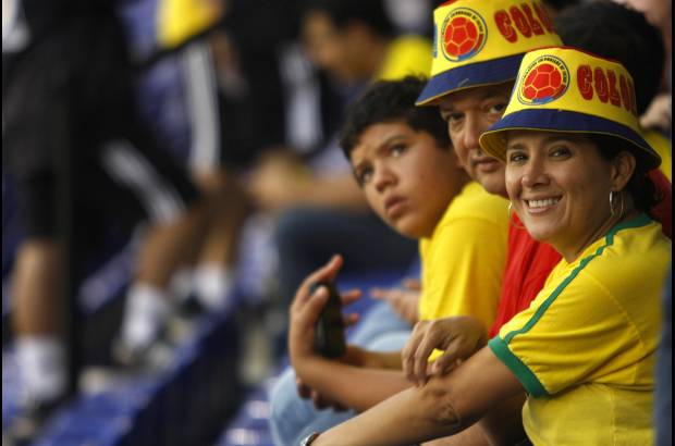 Colprensa - A pesar de la intensa lluvia los aficionados, miles de aficionados llegaron al Metropolitano para la ceremonia de inauguraci&#243;n y para el juego entre Brasil y Egipto.