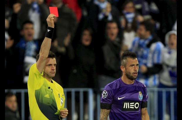 Reuters - La diferencia la marcó la expulsión del lateral belga Steve Defour en el equipo lusitano.