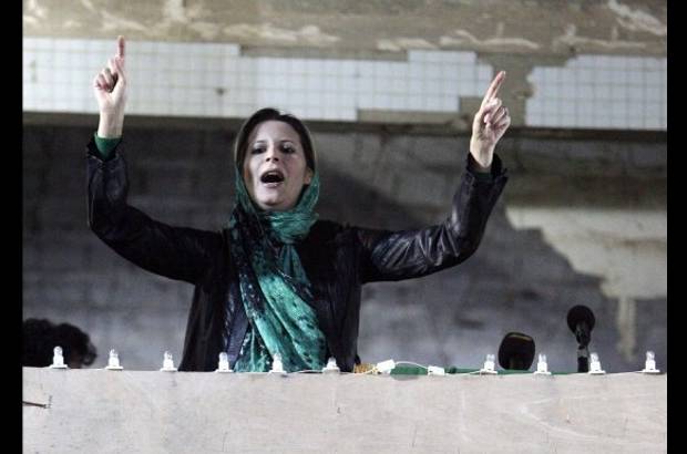AP - Aisha Gadafi. Fecha y lugar de nacimiento: 1978, en Tr&#237;poli. Es la &#250;nica hija del dictador libio. Abogada y profesora de derecho, en julio de 2004 se hizo bastante popular al unirse al equipo jur&#237;dico que defendi&#243; a Sadam Husein. Tambi&#233;n actu&#243; como defensora del periodista iraqu&#237; que le lanz&#243; un zapato a George W. Bush durante una rueda de prensa.
