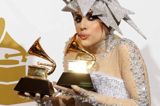 Cortes&#237;a - 9. Ha vendido 64 millones de sencillos y 23 millones de discos, cifras que la convierten en una de las artistas m&#225;s vendedoras a nivel mundial.