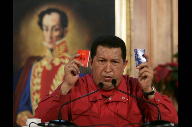 AP - En el a&#241;o 2007 Ch&#225;vez asumi&#243; la presidencia hasta 2013. Las relaciones con Colombia se vieron afectadas despu&#233;s de que el mandatario venezolano aceptara mediar en la operaci&#243;n Emmanuel. Ese mismo a&#241;o Ch&#225;vez perdi&#243; en las urnas un proyecto de reforma constitucional.