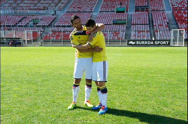 Colprensa - La prenda incluye un sombrero vueltiao, que es uno de los s&#237;mbolos nacionales m&#225;s importantes de la cultura colombiana est&#225; impreso en la franja azul de la parte delantera.