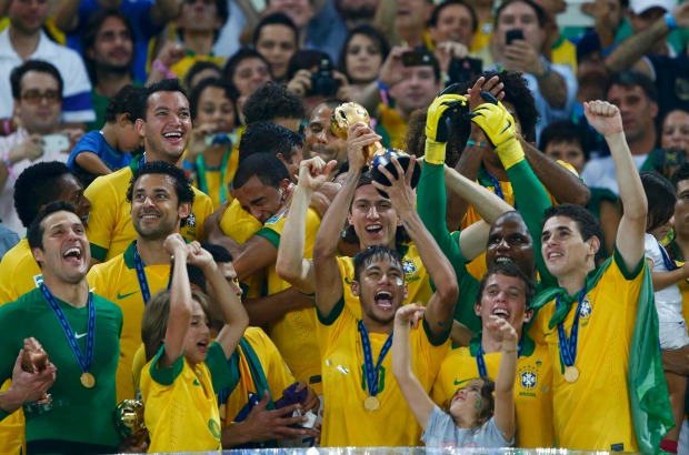Reuters - El seleccionado brasilero de f&#250;tbol se coron&#243; campe&#243;n de la Copa Confederaciones en una final donde humill&#243; a Espa&#241;a al golearlo 3-0.
