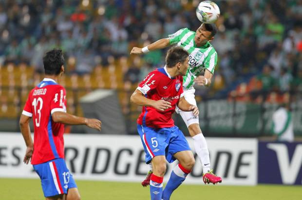FOTO JAIME P&#201;REZ - Los hombres del verde lucieron confundidos en la generaci&#243;n de f&#250;tbol y err&#225;ticos en defensa.