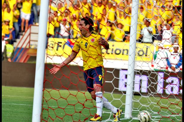 FOTO JUAN ANTONIO SÁNCHEZ - La ansiedad que tomaba cuenta de Radamel Falcao García llegó a su fin con un gol de billarista a los 86 minutos tras un pase desde la izquierda de Pablo Armero.