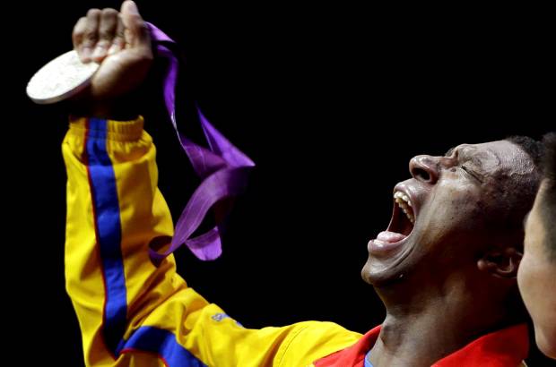 AP - El colombiano &#211;scar Albeiro Figueroa consigui&#243; la medalla de plata en la categor&#237;a de 62 kilos de halterofilia masculina de los Juegos Ol&#237;mpicos de Londres 2012.
