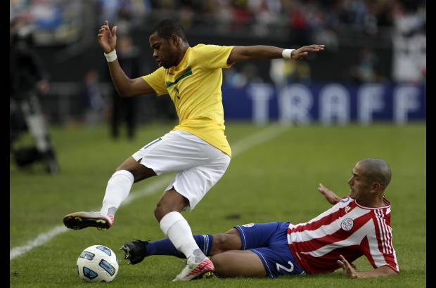 AP - La selecci&#243;n de f&#250;tbol de Paraguay venci&#243; 2-0 a Brasil en definici&#243;n por penales.