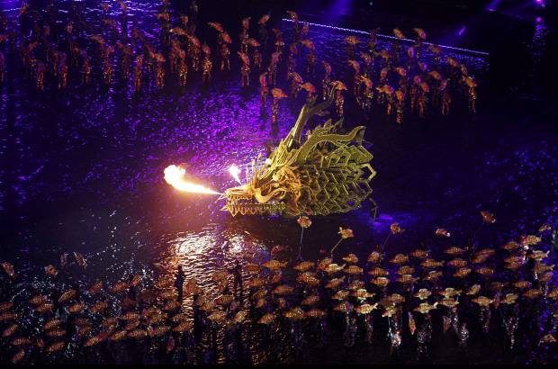 Reuters - La ceremonia se realizó en el mayor escenario flotante del mundo, en Marina Bay.