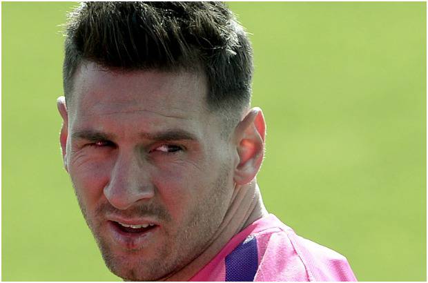 Afp - El retorno de Lionel Messi a los entrenamientos del Barcelona, tras agotar sus vacaciones, despertó la curiosidad entre los seguidores del jugador en las redes sociales sobre todo por el nuevo look que luce el futbolista argentino.