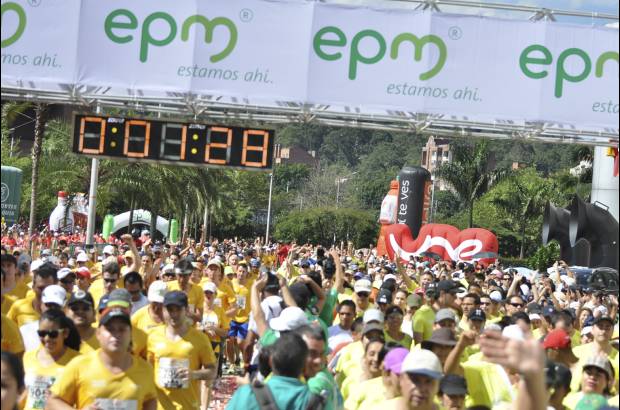 Esteban Jaramillo y Sebastián Salazar - Más de 10 mil competidores se dieron cita en esta histórica cita deportiva que se corría en las modalidades de 5, 10, 21 y 42 kilómetros