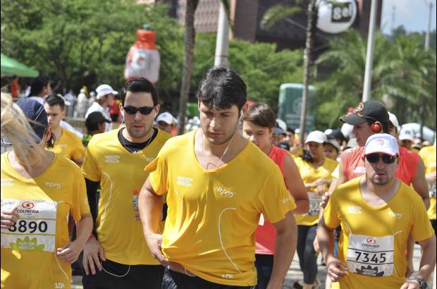 Esteban Jaramillo y Sebastián Salazar - Más de 10 mil competidores se dieron cita en esta histórica cita deportiva que se corría en las modalidades de 5, 10, 21 y 42 kilómetros