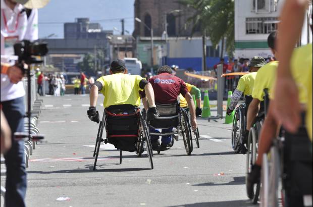 Esteban Jaramillo y Sebastián Salazar - Más de 10 mil competidores se dieron cita en esta histórica cita deportiva que se corría en las modalidades de 5, 10, 21 y 42 kilómetros
