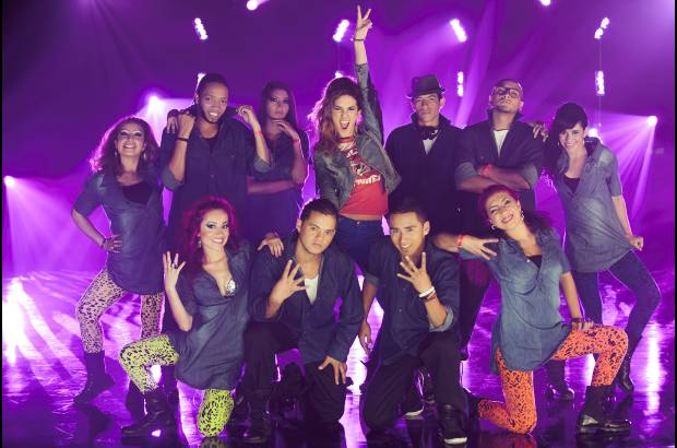 Cortesía Canal Caracol - De la localidad de Soacha, Cundinamarca, es la agrupación de hip-hop y pop dance A4 Urban. Nació de los sueños de Pedro Ache, quien a los 17 años creó la agrupación con un firme ideal: ser reconocidos mundialmente y tener una fundación de danzas para enseñarles a niños de bajos recursos la pasión por el baile. En La Pista, Naty Botero es su líder.