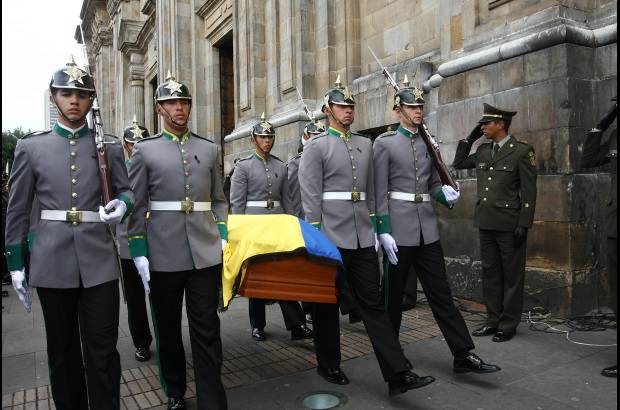 Ra&#250;l Palacios, Colprensa - En esta zona de Bogot&#225;, se observaron vidrios rotos por todos lados.