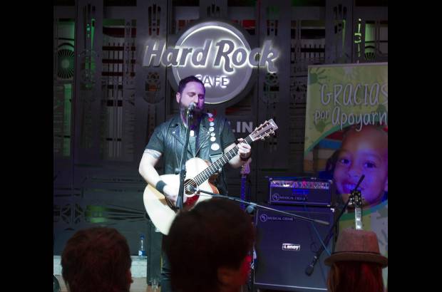 Fotos Edwin Bustamante Restrepo - Monte Pittman, el guitarrista de Madonna, se present&#243; en la noche del martes 27 de noviembre en Hard Rock Medell&#237;n. As&#237; estuvo la velada en im&#225;genes.