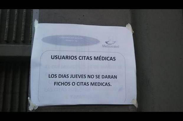 Yefferson Miranda - Los usuarios del centro de salud Pablo VI llegaron temprano para conseguir ficho y se encontraron con este letrero.