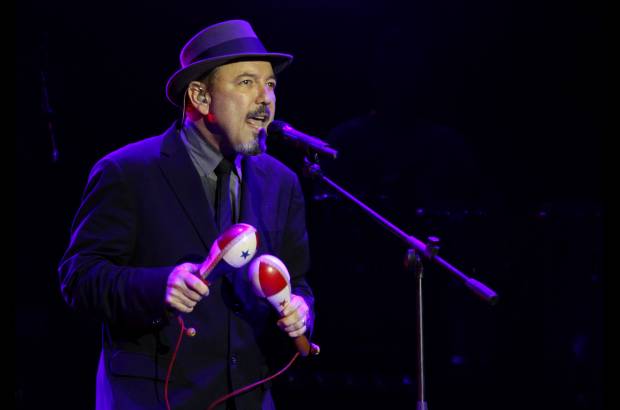 HERNÁN VANEGAS - El denominado poeta de la salsa se reencontró con sus seguidores en la capital antioqueña. La cita con la salsa comenzó a las ocho de la noche.