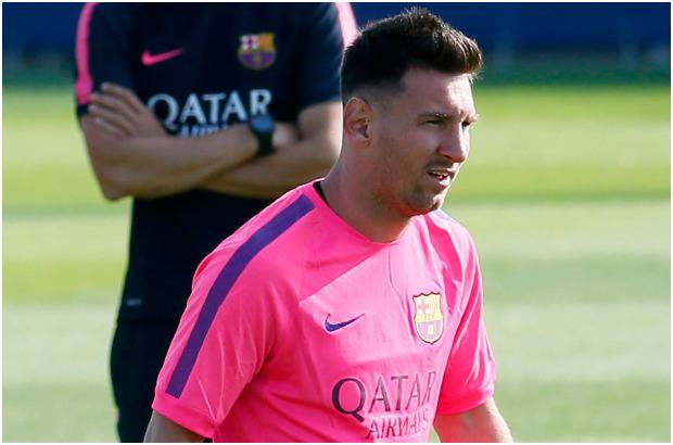 Reuters - El retorno de Lionel Messi a los entrenamientos del Barcelona, tras agotar sus vacaciones, despertó la curiosidad entre los seguidores del jugador en las redes sociales sobre todo por el nuevo look que luce el futbolista argentino.