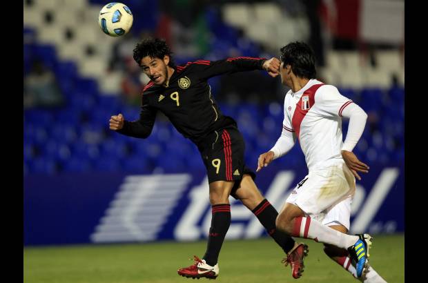 Reuters - M&#233;xico apareci&#243; como un equipo t&#237;mido, que solo buscaba crear algo de juego al juntar al habilidoso Reyes con Dos Santos, pero sin mayores alternativas para inquietar a Fern&#225;ndez.