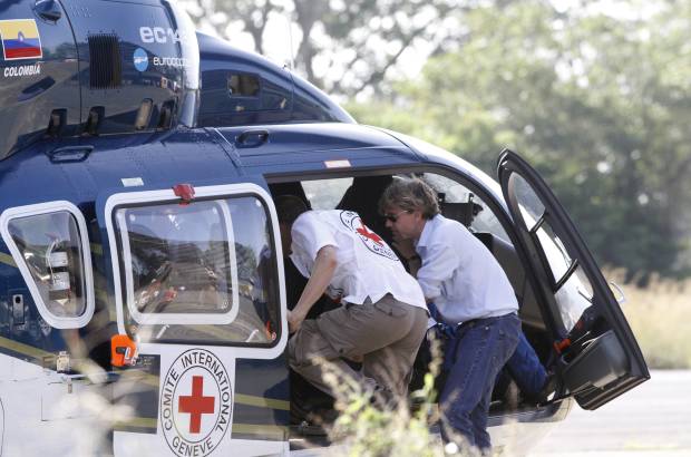 Fotos: Donaldo Zuluaga - Luego de su llegada al aeropuerto de Caucasia, el ingeniero ser&#225; llevado al aeropuerto Jos&#233; Mar&#237;a C&#243;rdoba de Rionegro en una avioneta de la Polic&#237;a Nacional.