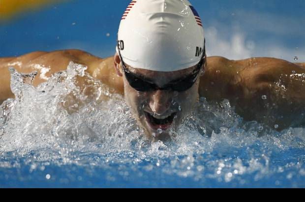 Reuters - Un poco de aire para seguir buscando el primer lugar, la meta de cada uno de los deportistas.