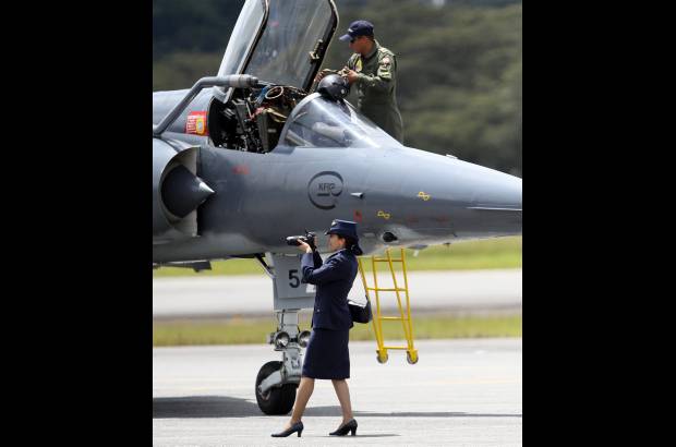 Hernán Vanegas - Colombia abrió sus fronteras a empresarios, pilotos, técnicos, industriales aeronáuticos, sector académico y al público en general para que apreciaran shows aero-acrobáticos, exhibición de aeronaves, equipos de aviación, aviónica, aeronáutica, comunicación satelital, radares y radioayudas de última generación.