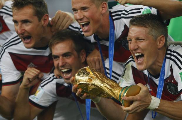 FOTO AFP - Alemania, campeona del Mundial de Brasil 2014 al ganar en la prórroga de la final a Argentina (1-0) en el estadio de Maracaná de Río de Janeiro, sumó su cuarto título de esta competición, de la que no era el vencedor desde hace 24 años, desde Italia 90' ante el mismo rival con idéntico marcador.