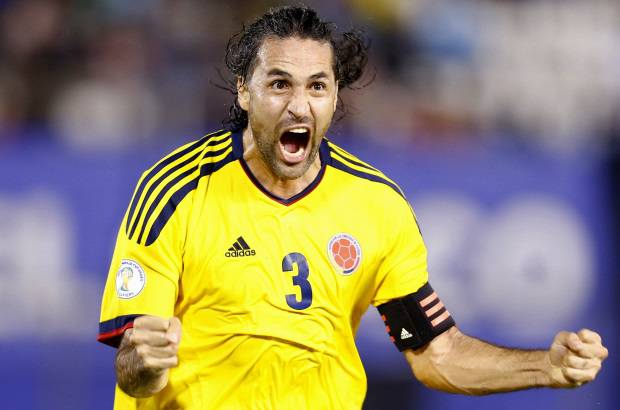 AP - Mario Alberto Yepes fue el encargado de poner el empate a los 37 minutos con un sorpresivo golpe de cabeza en el área paraguaya.