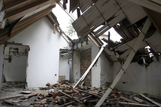Jaime P&#233;rez - Esta es la vivienda que figura a nombre del exportero Ren&#233; Higuita. El predio, que se encuentra en proceso de extinci&#243;n de dominio, est&#225; abandonado desde hace varios a&#241;os. Esto se ha convertido en un problema permanente para los vecinos.