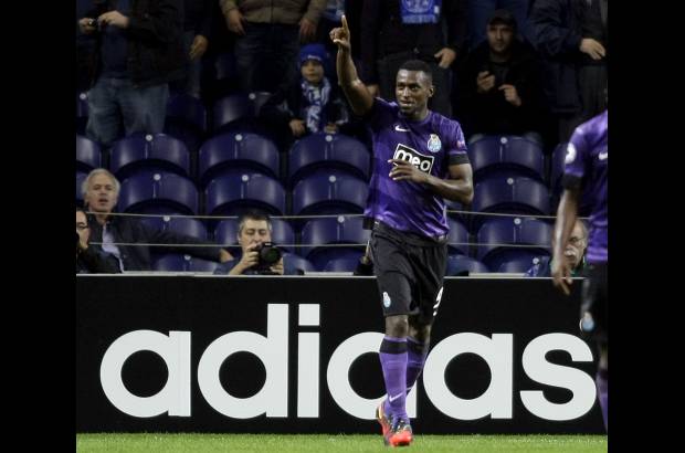 Foto Reuters - Los tantos, un par de buenas definiciones en el cierre de cada uno de los tiempos, fueron los primeros de Chachach&#225; en la Liga, en la que su Porto marcha en la primera ubicaci&#243;n del grupo A, con puntaje perfecto (nueve unidades en tres partidos), y con un pie en la segunda ronda.