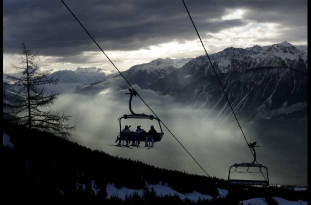 Reuters - Corredores de esqu&#237; se dieron cita en Suiza para una carrera puntuable para la Copa Mundo de este deporte.