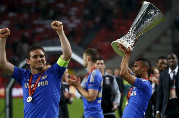 AP - Chelsea no cont&#243; con dos referentes, el volante Eden Hazard y el zaguero John Terry, ambos lesionados.