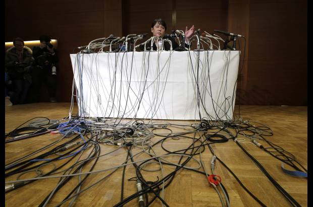 AP - Muy concurrida estuvo la rueda de prensa del llamado Beethoven Japon&#233;s, Mamoru Samuragochi, quien pidi&#243; perd&#243;n por sus mentiras.
