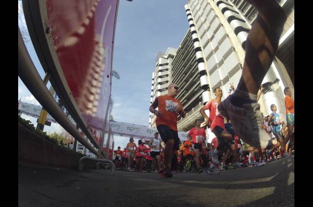 Esteban Jaramillo y Sebastián Salazar - Más de 10 mil competidores se dieron cita en esta histórica cita deportiva que se corría en las modalidades de 5, 10, 21 y 42 kilómetros.